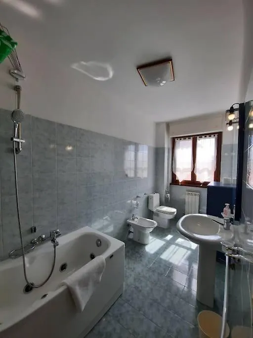 Stylish & Spacious Townhouse - Walk To Beach & Town Fertilia