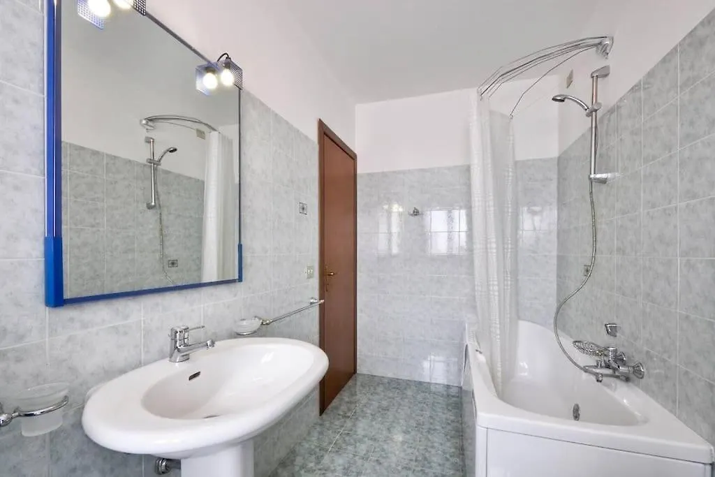 Stylish & Spacious Townhouse - Walk To Beach & Town Fertilia Italy
