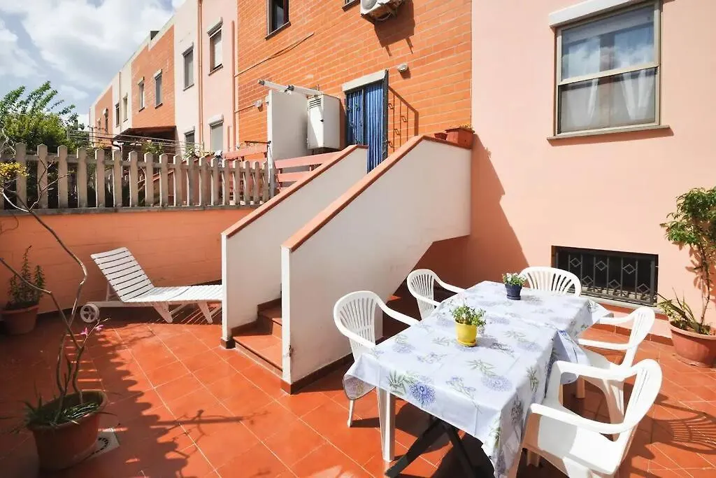 Stylish & Spacious Townhouse - Walk To Beach & Town Fertilia Holiday home